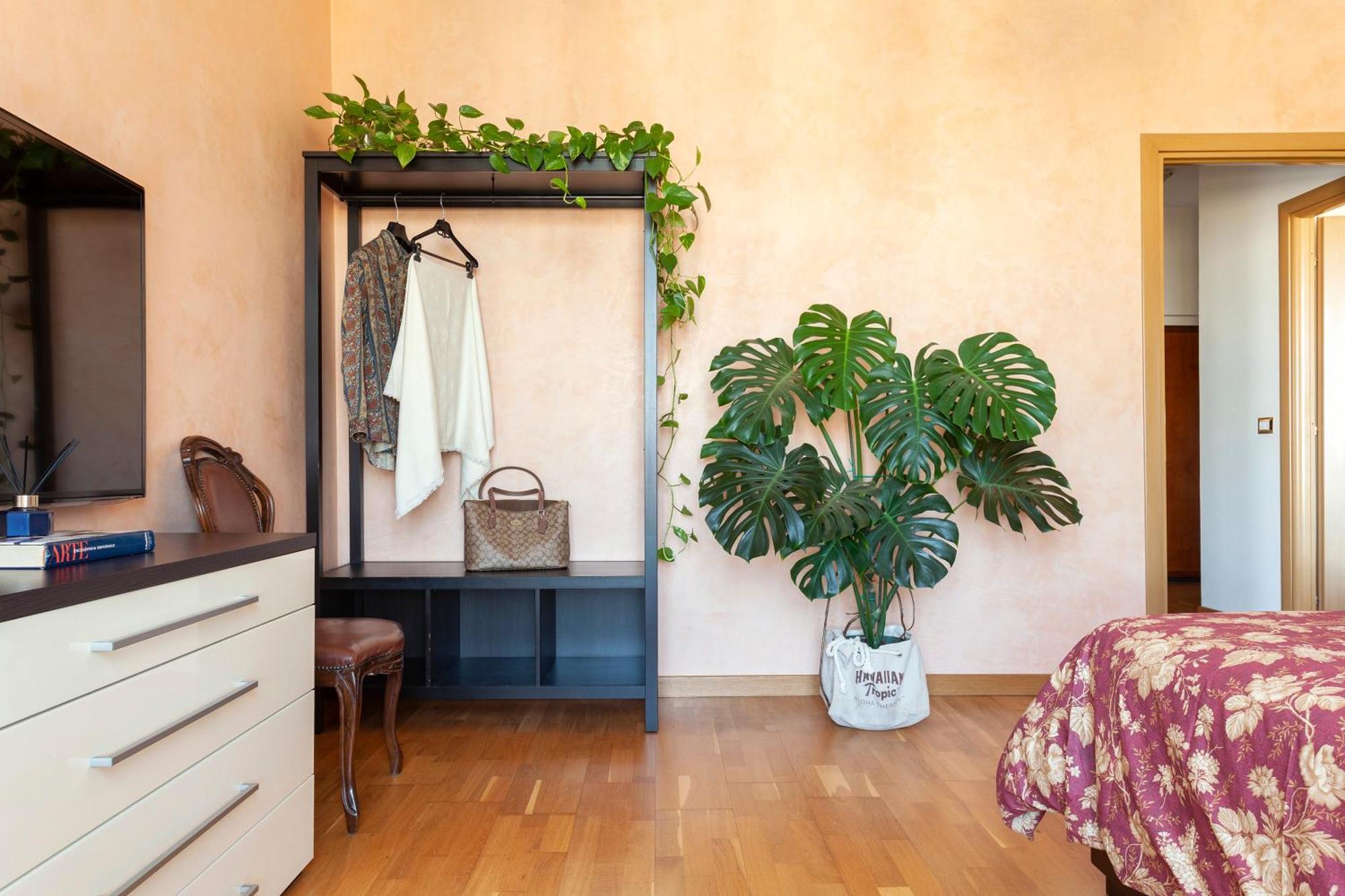 Two Spacious Bedrooms 1 Minute To Metro Stop - Milan — Photos 1